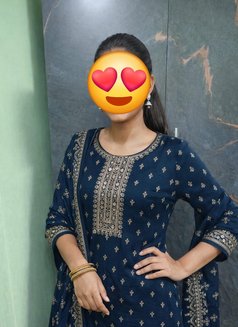 Chandhini tamil girl cam session and RM - escort in Chennai Photo 4 of 4