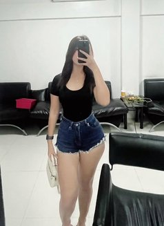 Chanee - puta in Singapore Photo 5 of 7