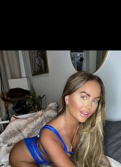 Chanel - masseuse in Dubai Photo 15 of 16