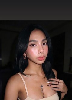 Chanel - Transsexual escort in Singapore Photo 3 of 5