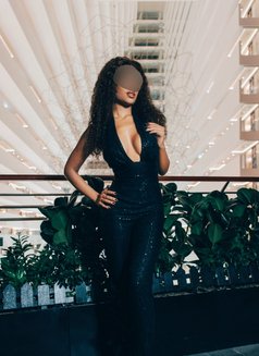 CHANEL FOXX Mixed Black White Euro - escort in Singapore Photo 20 of 24
