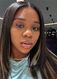 Chantal - escort in Singapore Photo 4 of 4