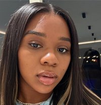 Chantal - puta in Singapore