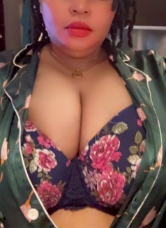 Chantel - puta in Kuwait Photo 1 of 1