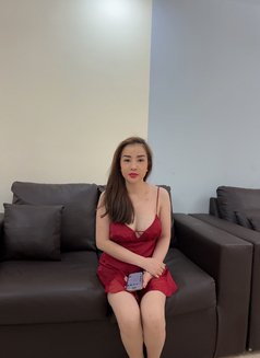 Charis - escort in Singapore Photo 3 of 3