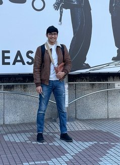 Charl - Male escort in Tokyo Photo 2 of 3