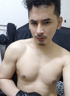 Charles - Male escort in Riyadh Photo 3 of 4