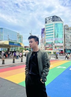 Charles Xxx - Male escort in Taipei Photo 11 of 17