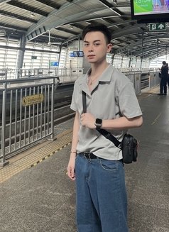 Charles Xxx - Male escort in Taipei Photo 16 of 17