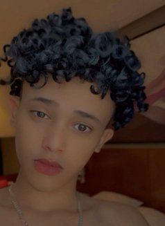 Charlie - Male escort in Dubai Photo 1 of 1