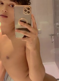 Charlie - Male escort in Dubai Photo 7 of 7