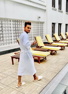 Charlie - Male escort in Kolkata Photo 15 of 17