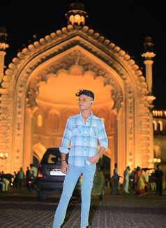 Charlie - Acompañantes masculino in Kolkata Photo 3 of 3