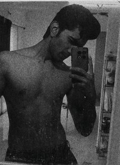 Charlie - Acompañantes masculino in Pune Photo 1 of 3