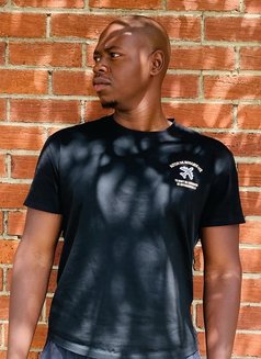 Charlie - Male escort in Nairobi Photo 3 of 3