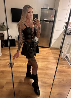 Charlotte - escort in Mauritius Photo 13 of 14