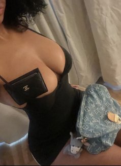 Charlotte - escort in Cairo Photo 1 of 1