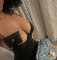 Charlotte - escort in Cairo Photo 1 of 1