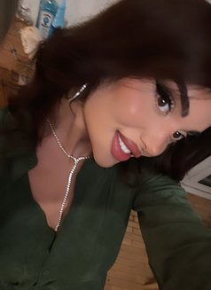 Charlotte - Transsexual escort in Dubai Photo 8 of 17