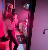 Michelle - escort in Prague (Praha)