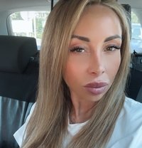 Michelle - escort in Prague (Praha)