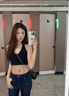 Charlotte in 🇲🇴 - puta in Macao Photo 6 of 10