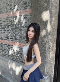 Charlotte in 🇲🇴 - puta in Macao Photo 8 of 10