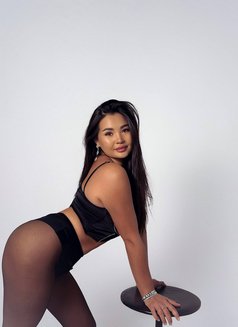 Charlotte - escort in Hong Kong Photo 1 of 10