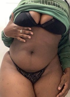 Charlotte - escort in Dakar Photo 2 of 5