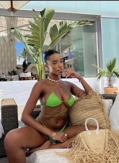 Charlotte - escort in Dubai Photo 1 of 3