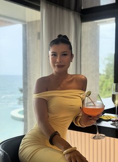 Charlotte - puta in Phuket Photo 7 of 9