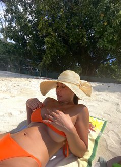 Charlotte - puta in Phuket Photo 9 of 9