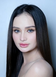 Charm - escort in Singapore Photo 8 of 13