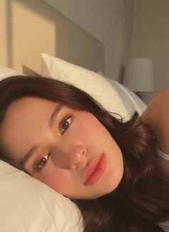 Charm - escort in Singapore Photo 3 of 13