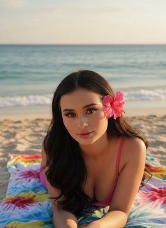 Charm - escort in Singapore Photo 1 of 13