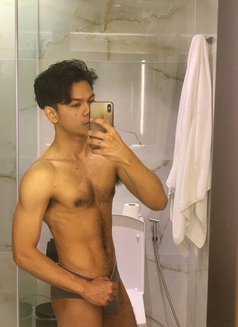 Charming - Male escort in Bangkok Photo 4 of 5