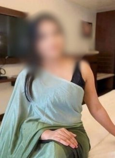 Annu - escort in Noida Photo 1 of 2