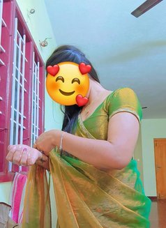 Charu - escort in Pondicherry Photo 1 of 10