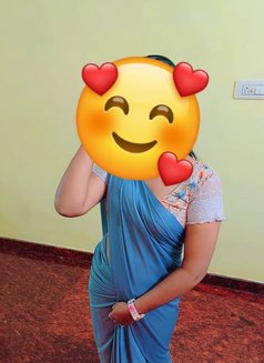 Charu - escort in Pondicherry Photo 9 of 10