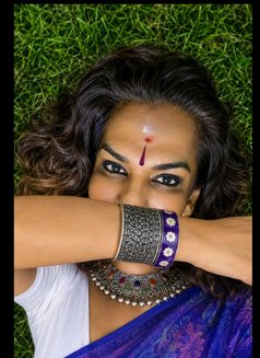 Charvi - puta in Chennai Photo 1 of 1