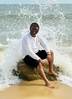 Chathura Perera (Professional Banker) - Male escort in Colombo Photo 11 of 12