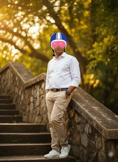 Chathura Perera (Professional Banker) - Male escort in Colombo Photo 12 of 12
