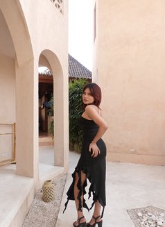RIHANNA - puta in Bali Photo 12 of 12
