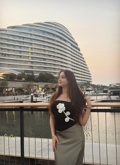 Chavi Arora - escort in Dubai Photo 2 of 5