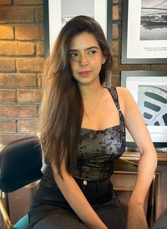 Chavvi Star Girl - puta in Abu Dhabi Photo 5 of 6