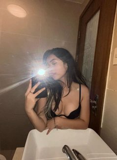 Chelle - escort in Manila Photo 4 of 6