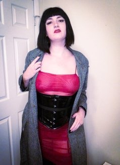 Chelsea Dominatrix - dominatrix in Manchester Photo 1 of 9