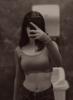 Chelsea - escort in Manila Photo 2 of 3