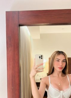 Chelsea Rich - Transsexual escort in Manila Photo 3 of 6
