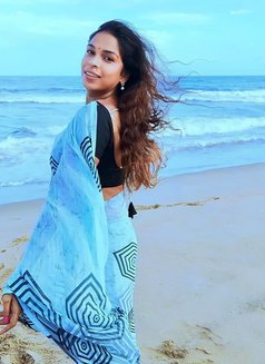 Chennai Hot Tranny Bhabhi Alone in Home - Acompañantes transexual in Chennai Photo 5 of 6